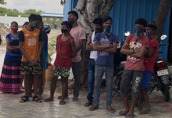  சிவகாசியில் கொத்தடிமைகள் 14 பேர் மீட்பு
