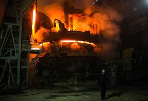 100 tewas dalam kebakaran kilang minyak di Nigeria Dynamics