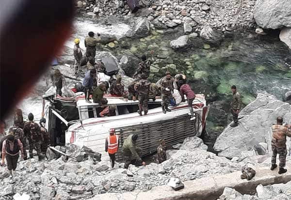 river, indiansoldiers, vehicle, accident
