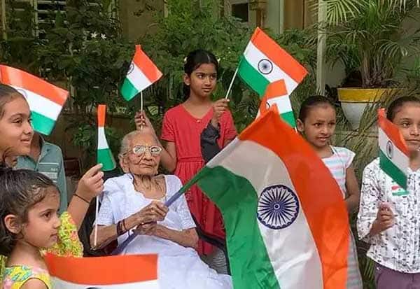   PM Modi's Mother Distributes National Flags Ahead of Independence Day 