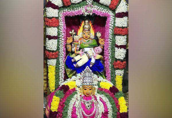அன்னை ரேணுகாம்பாள் அம்மனுக்கு பிள்ளை பெற்ற பேரரசி அலங்காரம்