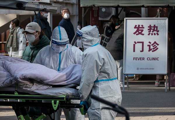 Hospitals in China are overflowing and the situation is worsening due to the spread of the virus   சீனாவில் நிரம்பி வழியும் மருத்துவமனைகள்; கடும் தொற்று பரவல்