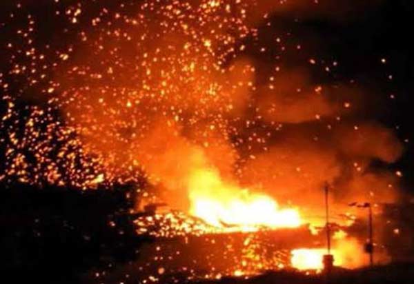 Firecracker explosion accident in Namakkal district Mohanur: 2 dead, 5 injured    நாமக்கல் மாவட்டம் மோகனூரில் பட்டாசு வெடித்து விபத்து: நான்கு பலி: 5 பேர் படுகாயம்