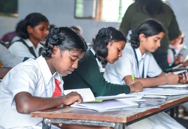 Tamil Nadu students score poorly in basic reading skills after pandemic, shows ASER 2022கோவிட்டிற்கு பிறகு தமிழக மாணவர் கற்கும் திறன் சரிவு: ஆய்வில் அதிர்ச்சி