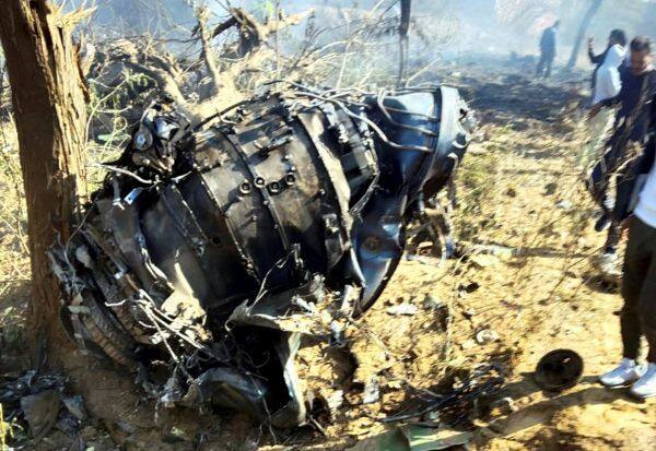 Pilot killed in fighter jets crash; Two injured   போர் விமானங்கள் விபத்து  பைலட் பலி; இருவர் காயம்