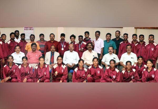 Students of Madurai University who shone in national competitions   தேசிய போட்டிகளில் ஜொலித்த மதுரை பல்கலை மாணவர்கள்