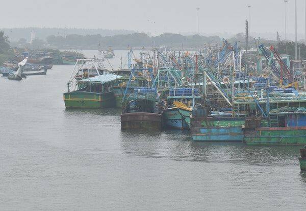 Cuddalore district fishermen banned from going to sea   கடலுார் மாவட்ட மீனவர்கள் கடலுக்கு செல்ல தடை