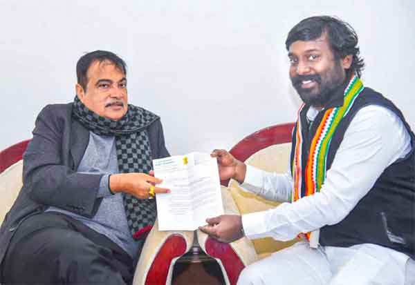 Congress MP Vijayavashanth meets with Nitin Gadkari  நிதின்கட்கரியுடன் காங்., விஜயவசந்த் எம்பி சந்திப்பு