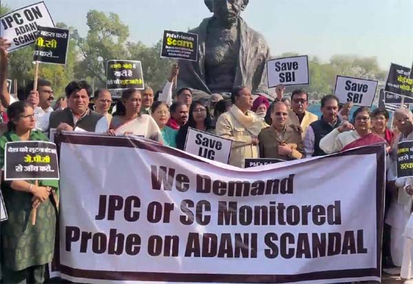 Opposition parties protest in Parli campus demanding inquiry into Adani Group   அதானி குழுமம் மீது விசாரணை கோரி பார்லி., வளாகத்தில் எதிர்க்கட்சிகள் போராட்டம்