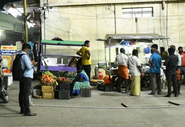 Trolley shop at bus stand   பஸ் ஸ்டாண்டில் தள்ளுவண்டி கடை