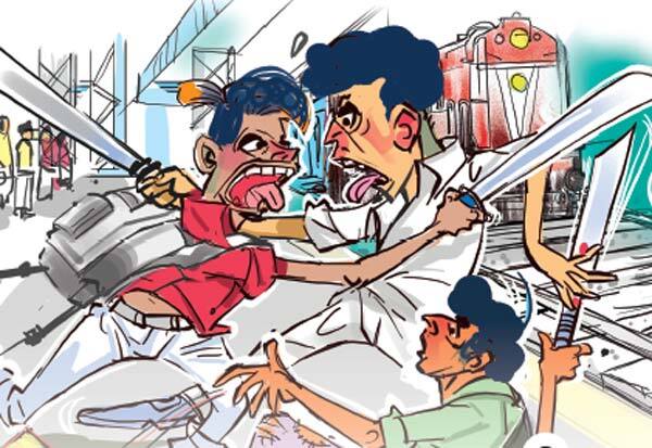 Students knife fight: Train commuters panic  மாணவர்கள் 'கத்திச் சண்டை': ரயில் பயணியர் பீதி 