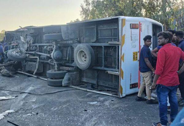 23 workers injured in bus overturn accident   பேருந்து கவிழ்ந்து விபத்து 23 தொழிலாளர்கள் காயம்