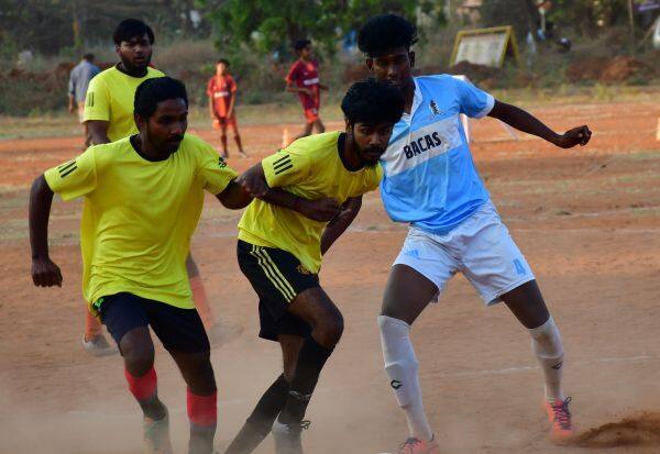 B Division Football Match Bishop Abbasamy College won   'பி' டிவிஷன் கால்பந்து போட்டி பிஷப் அப்பாசாமி கல்லுாரி வெற்றி
