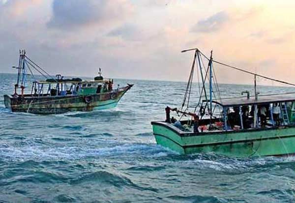 16 fishermen arrested for catching fish across the border  எல்லை தாண்டி மீன் பிடித்த 16 மீனவர்கள் கைது