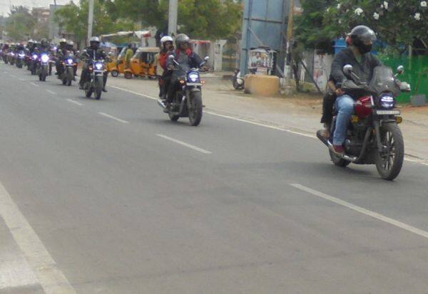 Tourist rally in vehicles to attract two-wheeler consumers    டூ - வீலர் நுகர்வோரை கவர வாகனங்களில் சுற்றுலா பேரணி