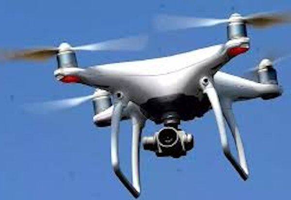 The drone camera that flew in the iCourt premises was seized   ஐகோர்ட் வளாகத்தில் பறந்த 'ட்ரோன்' கேமரா பறிமுதல்