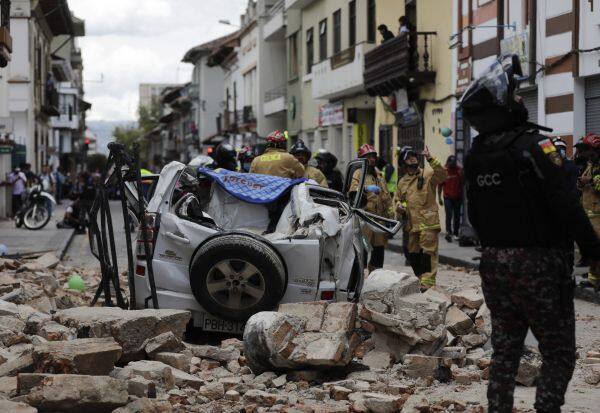 Earthquake kills 15 in Ecuador, Peru; Houses are ground level   ஈகுவடார், பெருவில் நிலநடுக்கம்: 15 பேர் பலி; வீடுகள் தரைமட்டம்
