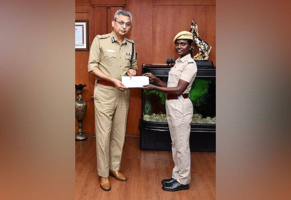 Commissioner praises the police   போலீசாருக்கு கமிஷனர் பாராட்டு
