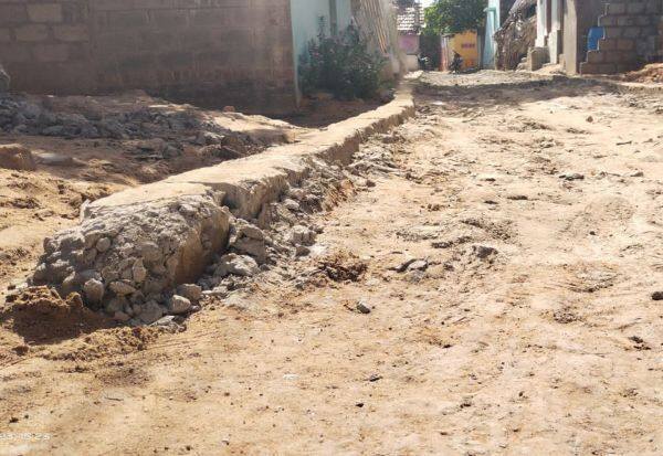Substandard paver block road work at Bhupandiapuram   பூப்பாண்டியபுரத்தில் தரமற்ற பேவர் பிளாக் சாலை பணி