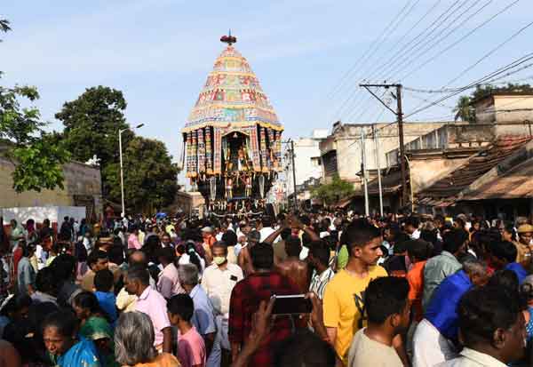 Panguni Therottam Kolagalam at Jambukeswarar Temple  ஜம்புகேஸ்வரர் கோவிலில் பங்குனி தேரோட்டம் கோலாகலம்