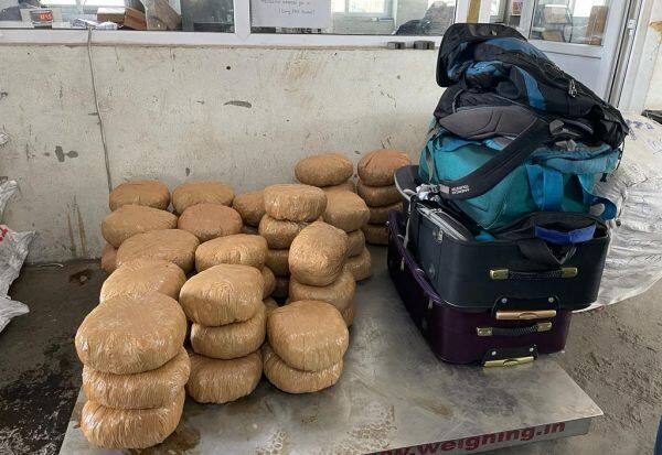 100 kg ganja smuggling: Kerala youths arrested   100 கிலோ கஞ்சா கடத்தல்: கேரள வாலிபர்கள் கைது