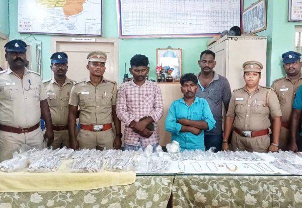 Rs 21 lakh jewelery robbery: Arrest 2   ரூ.21 லட்சம் நகை கொள்ளை: கைது 2  