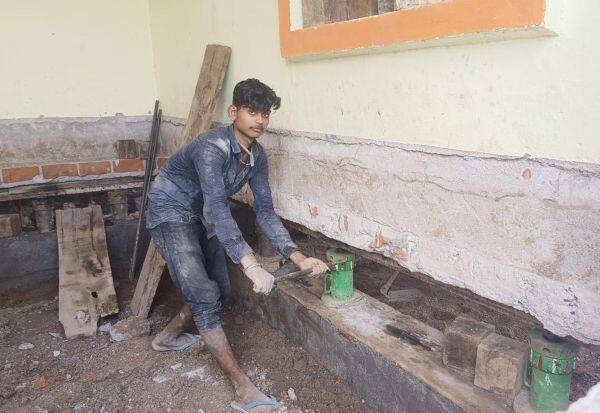 A farmer moved 20 feet without demolishing an occupied house in Thiruchuzhi   திருச்சுழியில் ஆக்கிரமிப்பில் இருந்த வீட்டை   இடிக்காமல் 20 அடி நகர்த்திய விவசாயி
