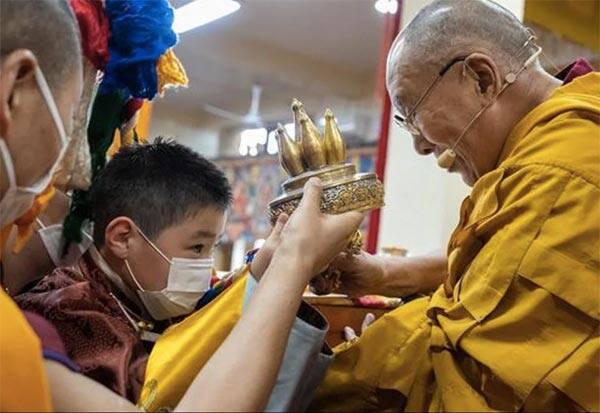 Dalai Lama Names US-Born Boy 3rd Highest Leader In Buddhism: Reportபுத்த மதத்தின் 3வது பெரிய தலைவராக 8 வயது சிறுவனை அறிவித்தார் தலாய்லாமா?