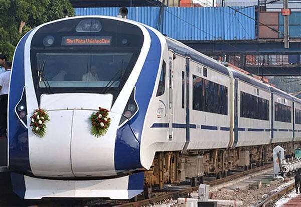 Will Vande Bharat train reach southern districts?  தென் மாவட்டங்களுக்கு 'வந்தே பாரத்' ரயில் செல்லுமா?
