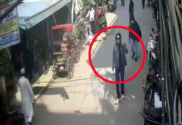 Amritpal Singh strolling in disguise in Delhi?: CCTV footage   டில்லியில் மாறுவேடத்தில்   அம்ரித்பால் சிங்  ?: சிசிடிவி காட்சி பதிவு