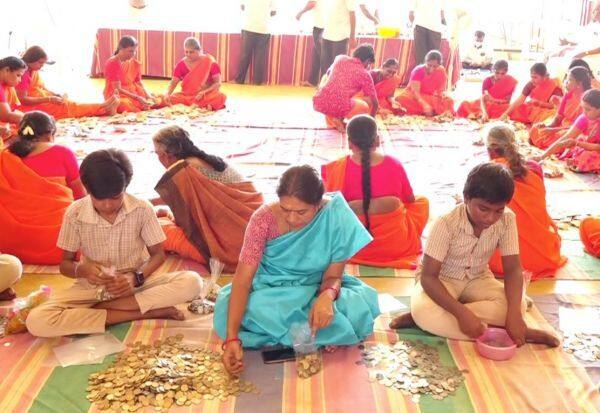 Donation of Rs.7.58 lakhs in Mondipalayam temple   மொண்டிபாளையம் கோவிலில் ரூ.7.58 லட்சம் காணிக்கை 