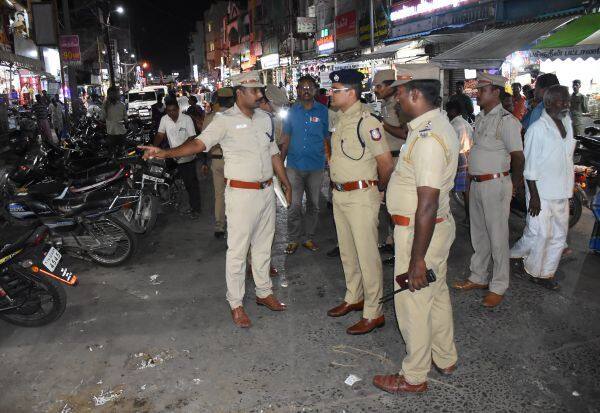 Shop worker stabbed to death; Terror in Villupuram   அங்காடி ஊழியர் குத்திக் கொலை; விழுப்புரத்தில் பயங்கரம் 