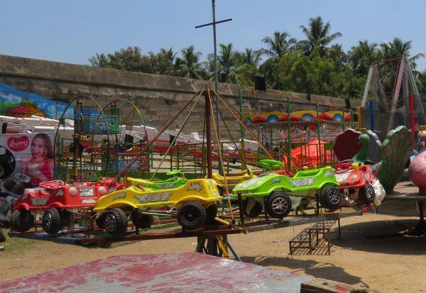 Sports equipment setup in Ekambaranath temple complex   ஏகாம்பரநாதர் கோவில் வளாகத்தில் விளையாட்டு சாதனங்கள் அமைப்பு
