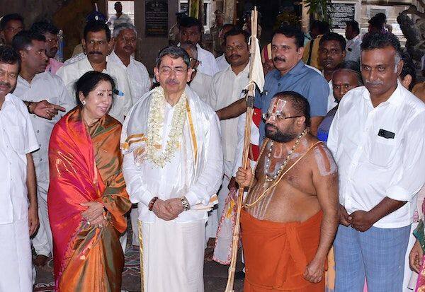 Darshan of Governor Swami at Andal temple  ஆண்டாள் கோவிலில் கவர்னர் சுவாமி தரிசனம்