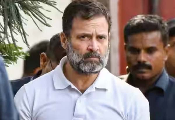 Rahul vacated the government bungalow  அரசு பங்களாவை காலி செய்த ராகுல் 