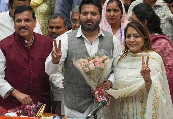 AAPs Shelly Oberoi Elected Delhi Mayor, BJP Candidate Withdraws Nominationடில்லி மேயராக மீண்டும் தேர்வானார் ஆம் ஆத்மியின் ஷெல்லி ஓபராய்