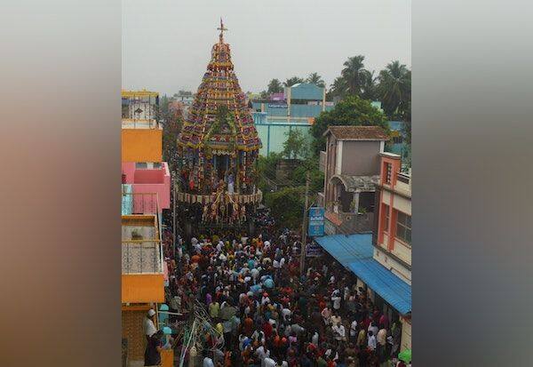 Chariot procession at Vedakriswarar temple   வேதகிரீஸ்வரர் கோவிலில் தேரோட்டம்.