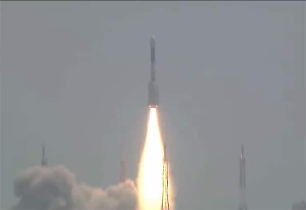 GSLV-F12 rocket successfully launched   வெற்றிகரமாக விண்ணில் பாய்ந்தது ‛ஜி.எஸ்.எல்.வி - எப் 12 ராக்கெட்