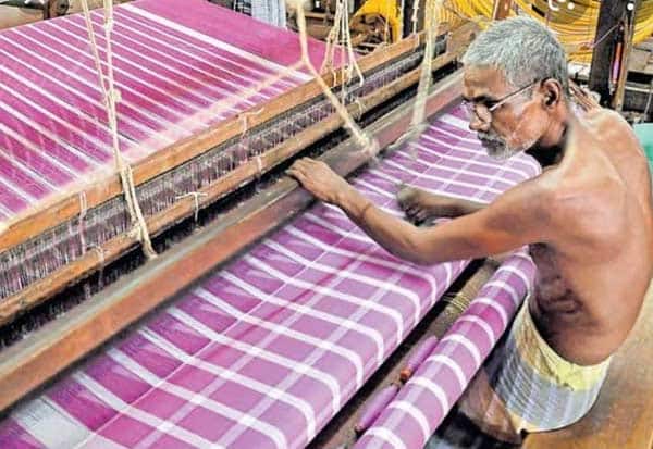 Due to denial of nul purchase permission, loss of crores of rupees and loss of jobs to weavers   நுால் கொள்முதல் அனுமதி மறுப்பால் ரூ.பல கோடி நஷ்டம்:  நெசவாளர்கள் வேலை இழப்பு