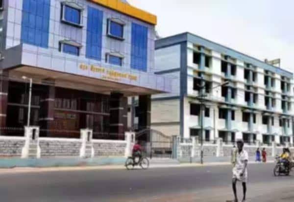 They have seen and built: Psychiatric unit that cant stand even if one storey is raised: Test at Madurai Government Hospital    பார்த்து பார்த்து கட்டிருக்காங்க: ஒரு மாடி எழுப்பினால் கூட தாங்காத மனநல பிரிவு:  மதுரை அரசு மருத்துவமனைக்கு வந்த சோதனை