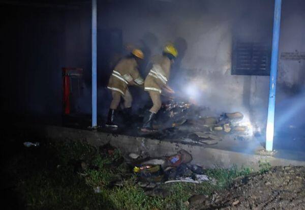 Sivakasi firecrackers factory damaged by lightning   சிவகாசி பட்டாசு ஆலையில் மின்னல் தாக்கி அறை சேதம்