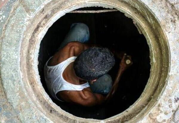 5 years in jail if people are dumped in sewage tank    கழிவுநீர் தொட்டியில் மனிதர்களை இறக்கினால் 5 ஆண்டு சிறை
