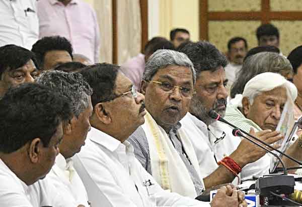 Karnataka Cabinet Meeting: Siddaramaiah govt to implement all 5 guarantees this year5 வாக்குறுதிகளுக்கு கர்நாடக அமைச்சரவை ஒப்புதல்: இந்தாண்டு அமல்