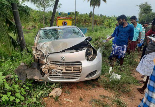 Van, car collision accident   வேன், கார் மோதி விபத்து 