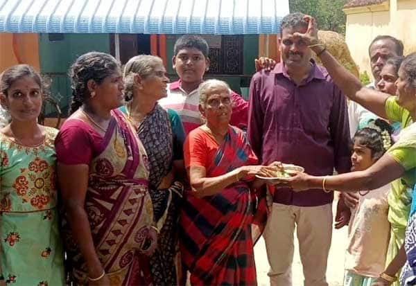  Relatives welcome the player who worked with vigor in his hometown   துடிப்புடன் செயல்பட்ட வீரருக்கு சொந்த ஊரில் உறவினர்கள் வரவேற்பு