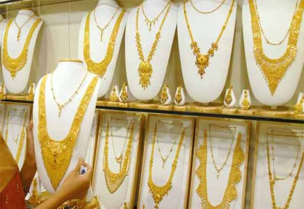 Gold price is Rs. 80 less per Savaran   தங்கம் விலை சவரனுக்கு ரூ.80 குறைவு