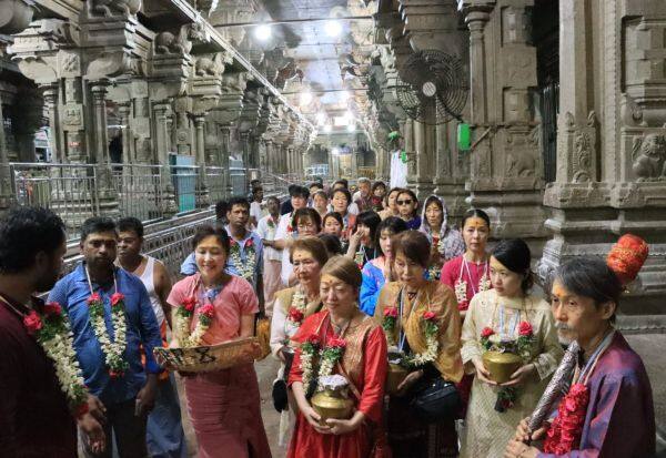 Japanese pilgrims visit Rameswaram temple   ராமேஸ்வரம் கோயிலில்  ஜப்பான் பக்தர்கள் தரிசனம்