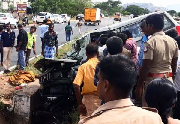 Husband and wife were killed when the car plunged into a ditch   பள்ளத்தில் பாய்ந்த கார் கணவன், மனைவி பலி