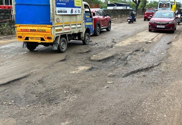 Medavakkam - -Madipakkam road will be renovated? | மேடவாக்கம் - -மடிப்பாக்கம்  சாலை புதுப்பிக்கப்படுமா? | சென்னை செய்திகள் | Dinamalar