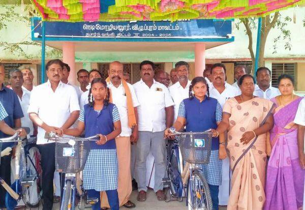  Free Bicycle Distribution Ceremony at Nedimozhiyanur Government School    நெடிமொழியனுார்  அரசுப் பள்ளியில் இலவச சைக்கிள் வழங்கும் விழா